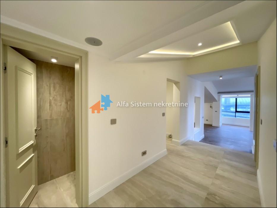 Izdavanje: Četvorosoban stan 174 m², Savski venac – Beograd