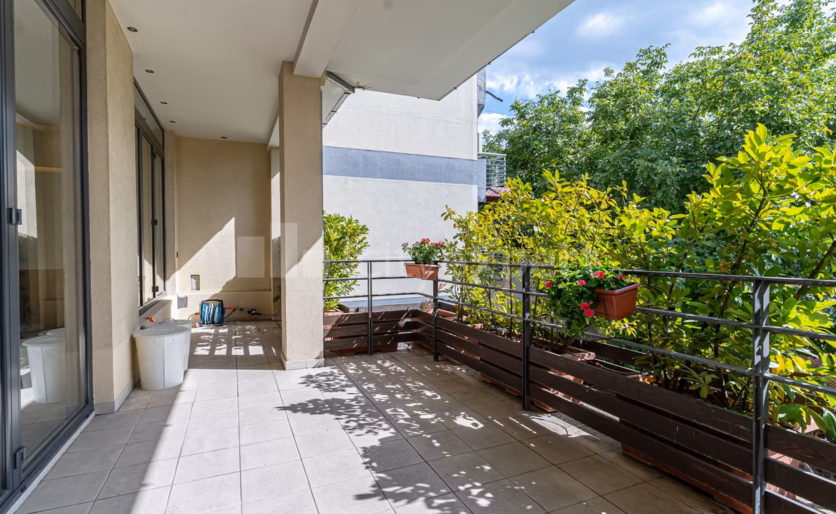 Izdavanje: Petosoban stan 176 m², Vračar – Beograd