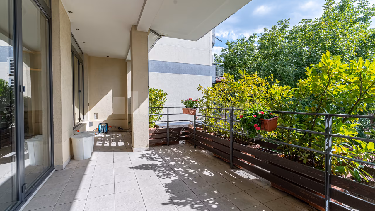 Izdavanje: Petosoban stan 176 m², Vračar – Beograd Izdavanje: Petosoban stan 176 m², Vračar – Beograd