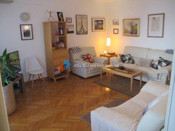 Izdavanje: Trosoban stan 90 m², Savski venac – Beograd