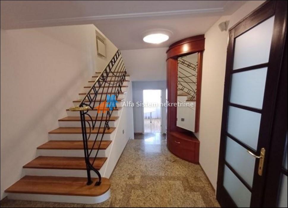 Izdavanje: Kuća 300 m², Voždovac – Beograd