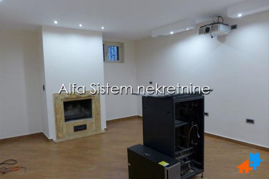 Izdavanje: Kuća 400 m², Banovo brdo – Beograd