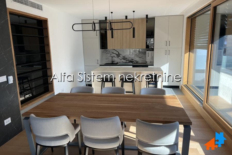Izdavanje: Trosoban stan 140 m², Vračar – Beograd