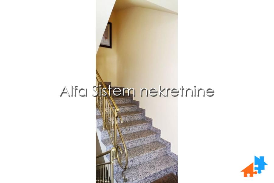 Izdavanje: Četvorosoban stan 147 m², Voždovac – Beograd