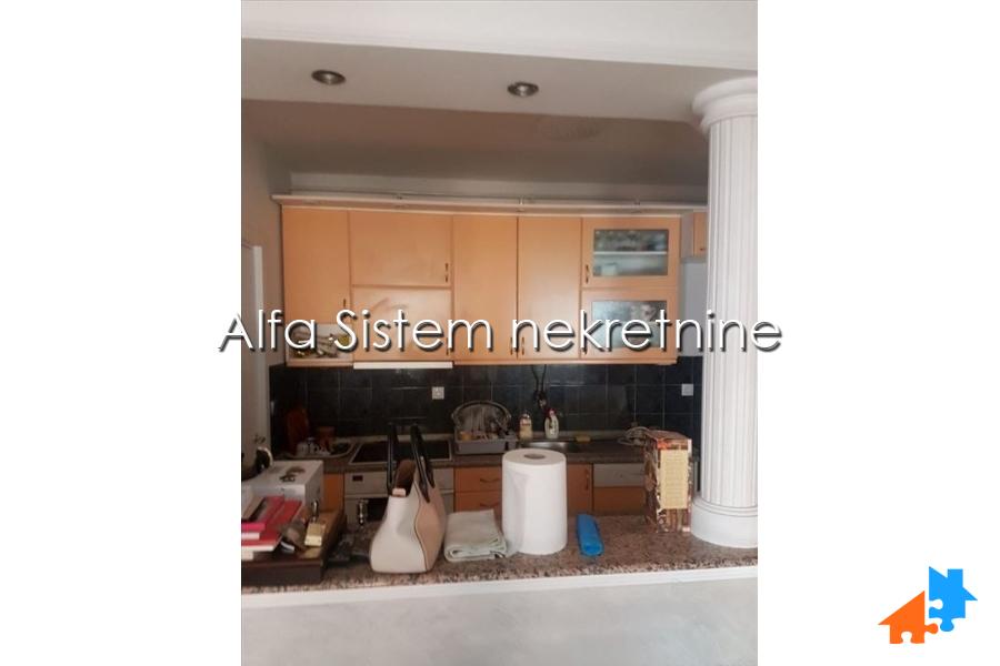 Izdavanje: Petosoban stan 150 m², Karaburma – Beograd