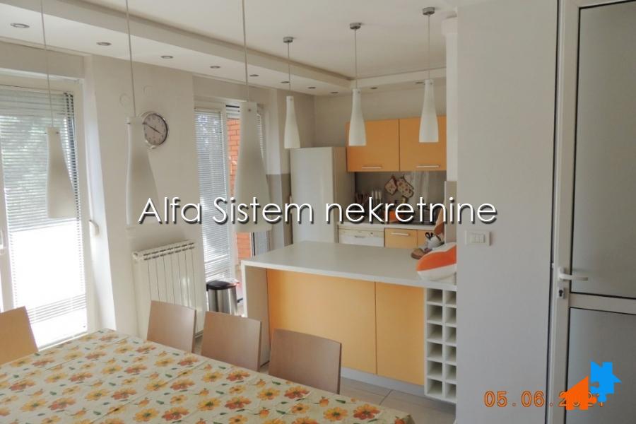 Izdavanje: Kuća 300 m², Banovo brdo – Beograd