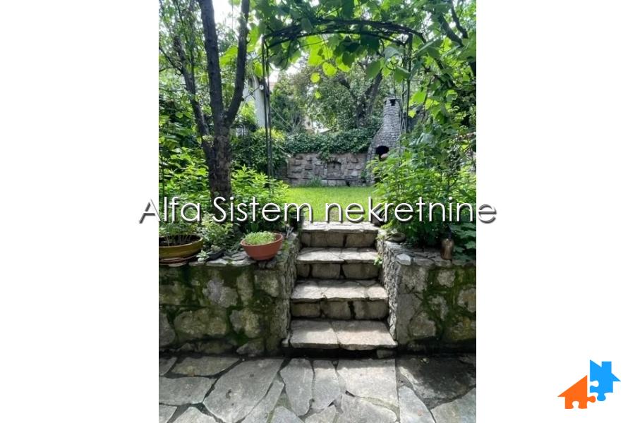 Izdavanje: Petosoban stan 250 m², Vračar – Beograd