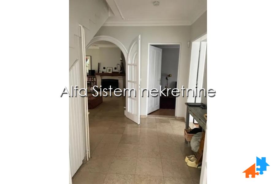 Izdavanje: Petosoban stan 250 m², Vračar – Beograd