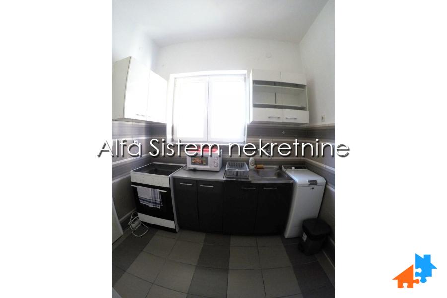 Izdavanje: Dvoiposoban stan 70 m², Savski venac – Beograd