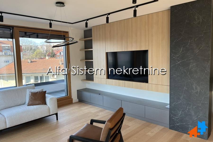 Izdavanje: Trosoban stan 140 m², Vračar – Beograd