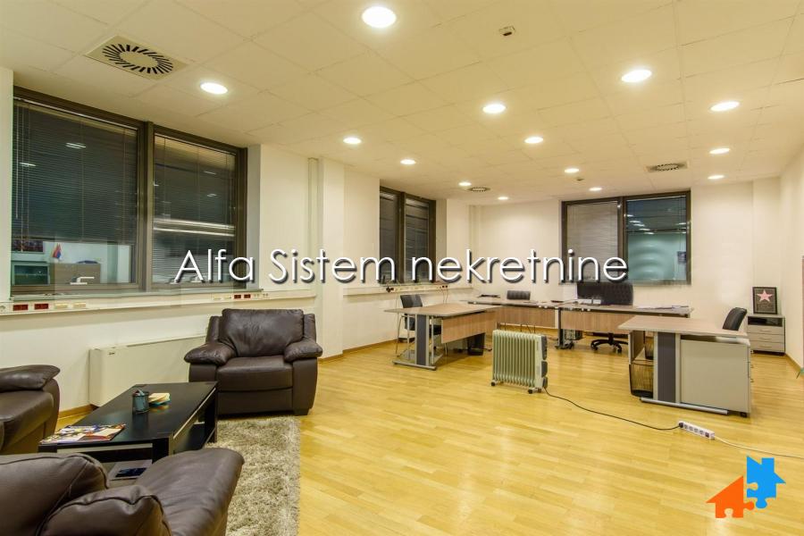 Izdavanje: Poslovni prostor 335 m², Bežanijska kosa – Beograd