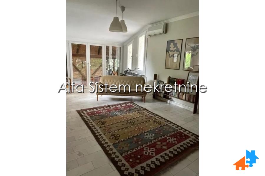 Izdavanje: Petosoban stan 250 m², Vračar – Beograd