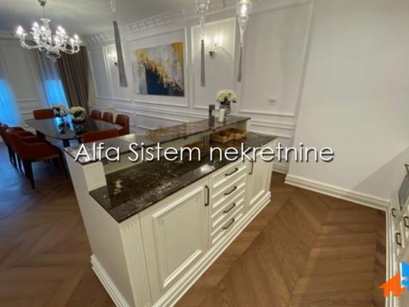 Izdavanje: Četvorosoban stan 140 m², Vračar – Beograd