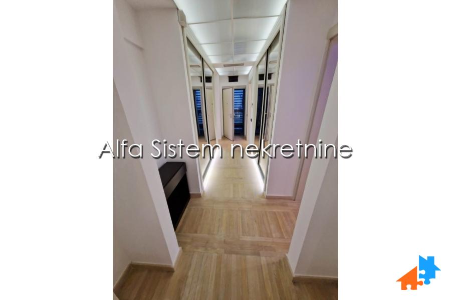 Izdavanje: Četvorosoban stan 148 m², Savski venac – Beograd