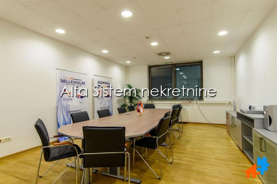 Izdavanje: Poslovni prostor 335 m², Bežanijska kosa – Beograd