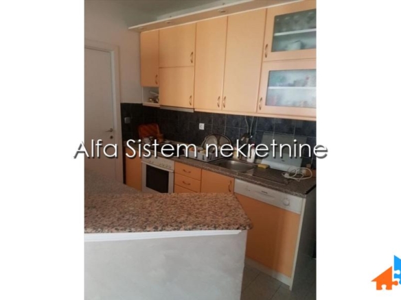 Izdavanje: Petosoban stan 150 m², Karaburma – Beograd