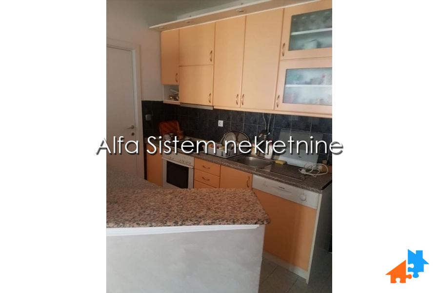 Izdavanje: Petosoban stan 150 m², Karaburma – Beograd