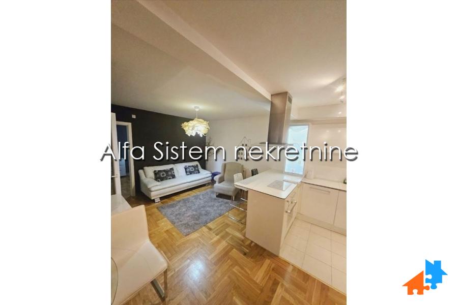 Izdavanje: Četvorosoban stan 100 m², Voždovac – Beograd