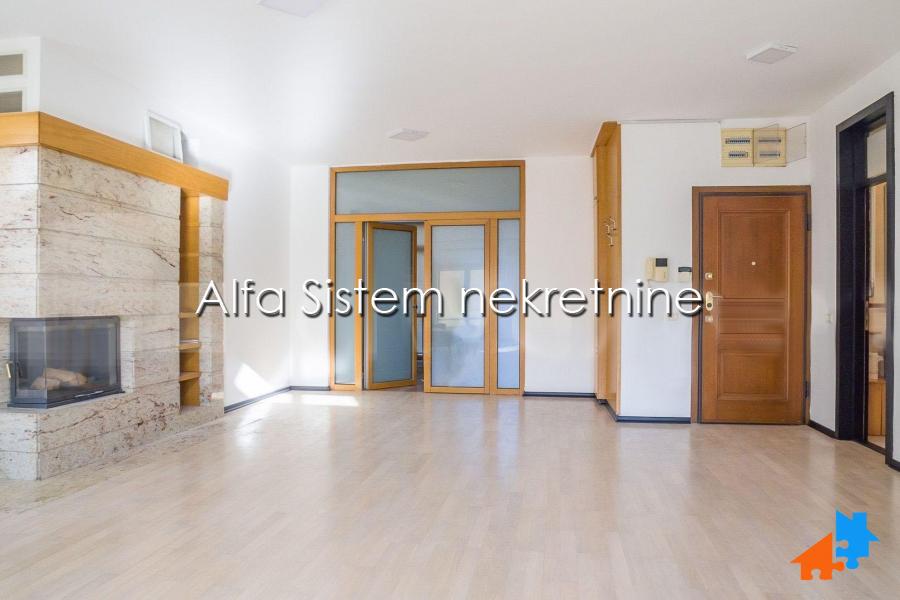Izdavanje: Četvorosoban stan 222 m², Palilula – Beograd