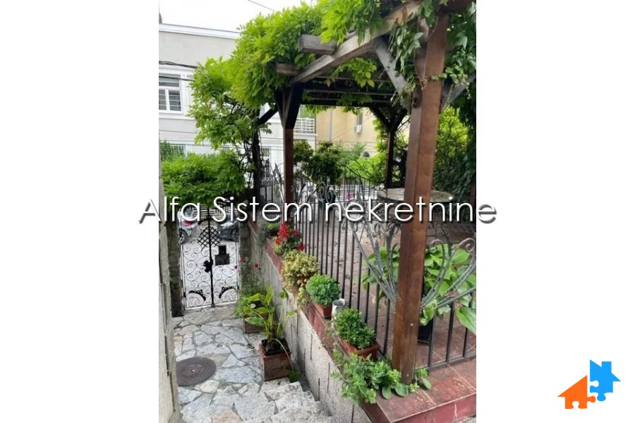 Izdavanje: Petosoban stan 250 m², Vračar – Beograd