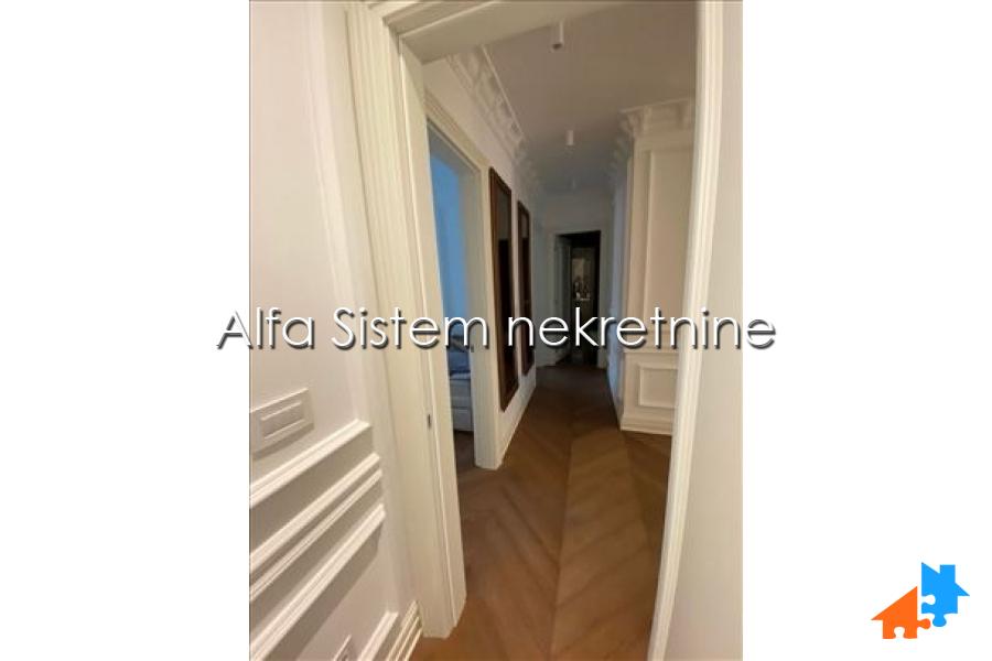Izdavanje: Četvorosoban stan 140 m², Vračar – Beograd
