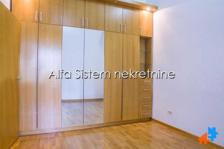 Izdavanje: Četvorosoban stan 222 m², Palilula – Beograd