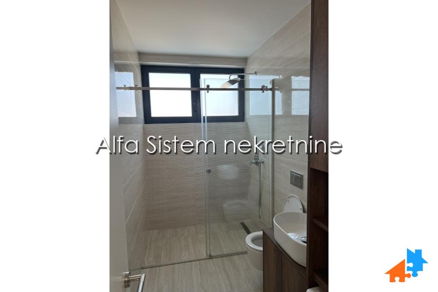 Izdavanje: Trosoban stan 140 m², Vračar – Beograd