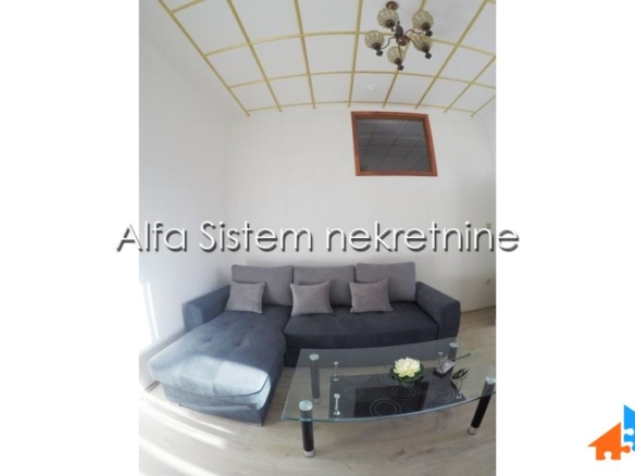 Izdavanje: Dvoiposoban stan 70 m², Savski venac – Beograd