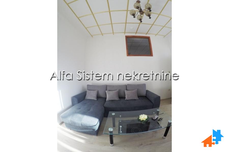 Izdavanje: Dvoiposoban stan 70 m², Savski venac – Beograd