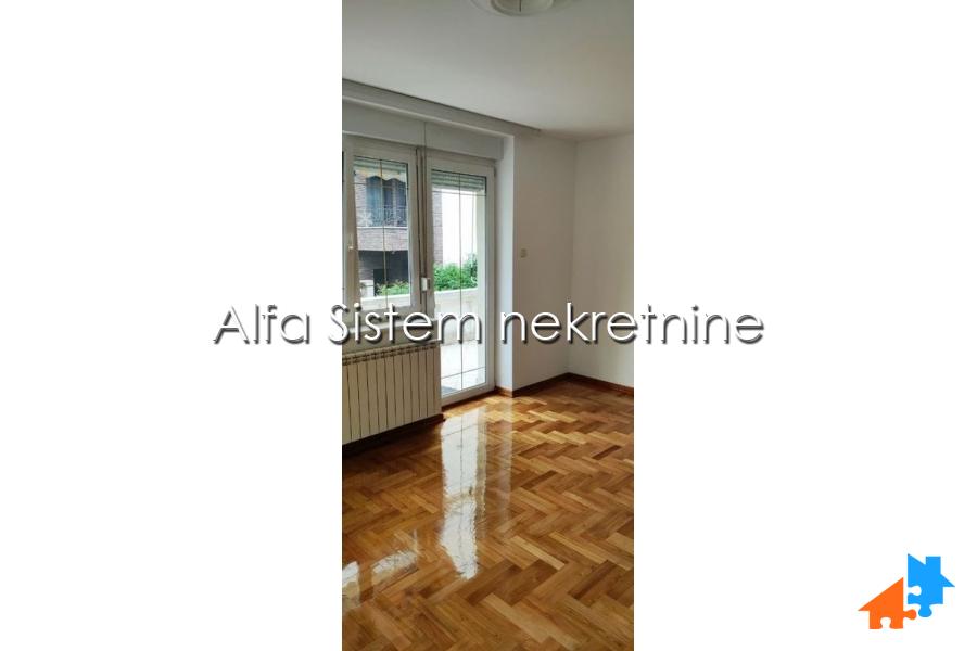 Izdavanje: Četvorosoban stan 147 m², Voždovac – Beograd
