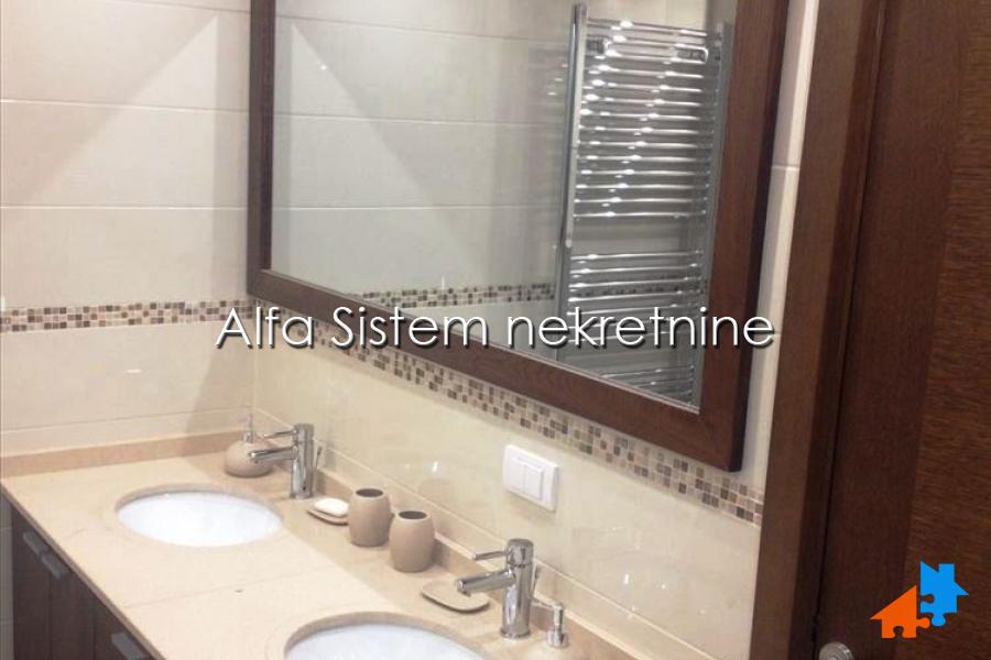 Izdavanje: Četvorosoban stan 115 m², Dedinje – Beograd