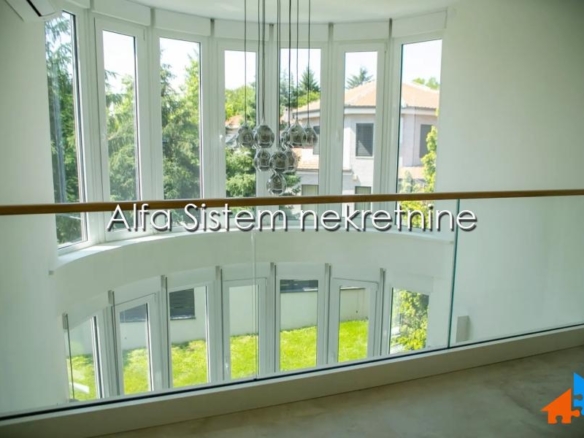 Izdavanje: Kuća 260 m², Čukarica – Beograd