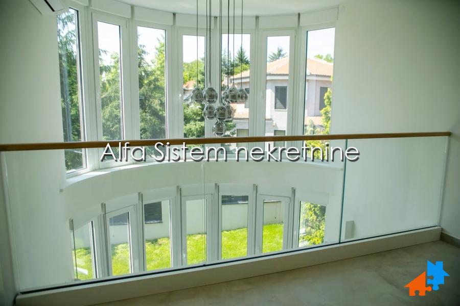 Izdavanje: Kuća 260 m², Čukarica – Beograd