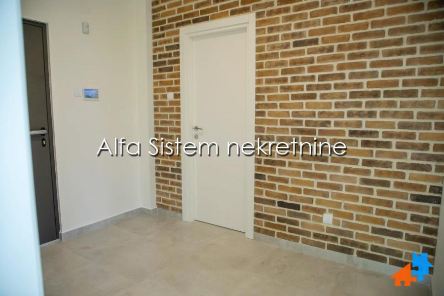 Izdavanje: Kuća 260 m², Čukarica – Beograd