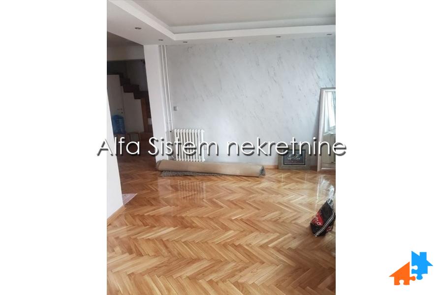 Izdavanje: Petosoban stan 150 m², Karaburma – Beograd