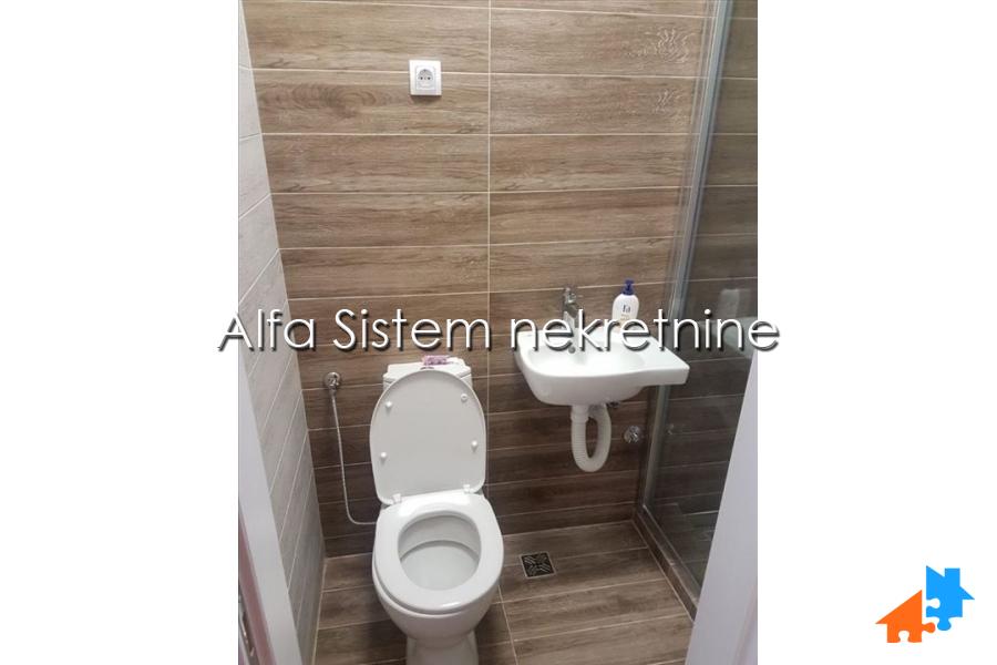 Izdavanje: Petosoban stan 150 m², Karaburma – Beograd