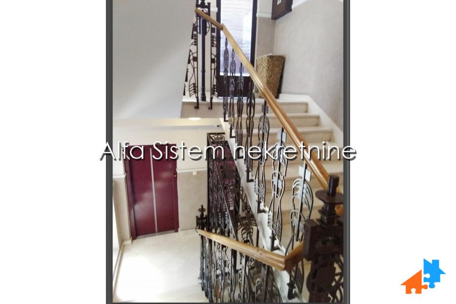 Izdavanje: Poslovni prostor 180 m², Stari grad – Beograd