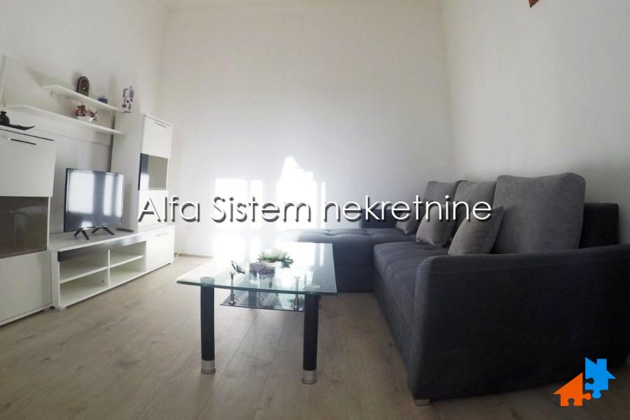 Izdavanje: Dvoiposoban stan 70 m², Savski venac – Beograd