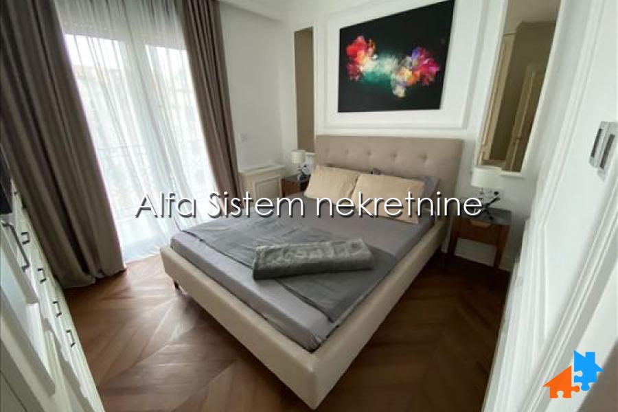 Izdavanje: Četvorosoban stan 140 m², Vračar – Beograd
