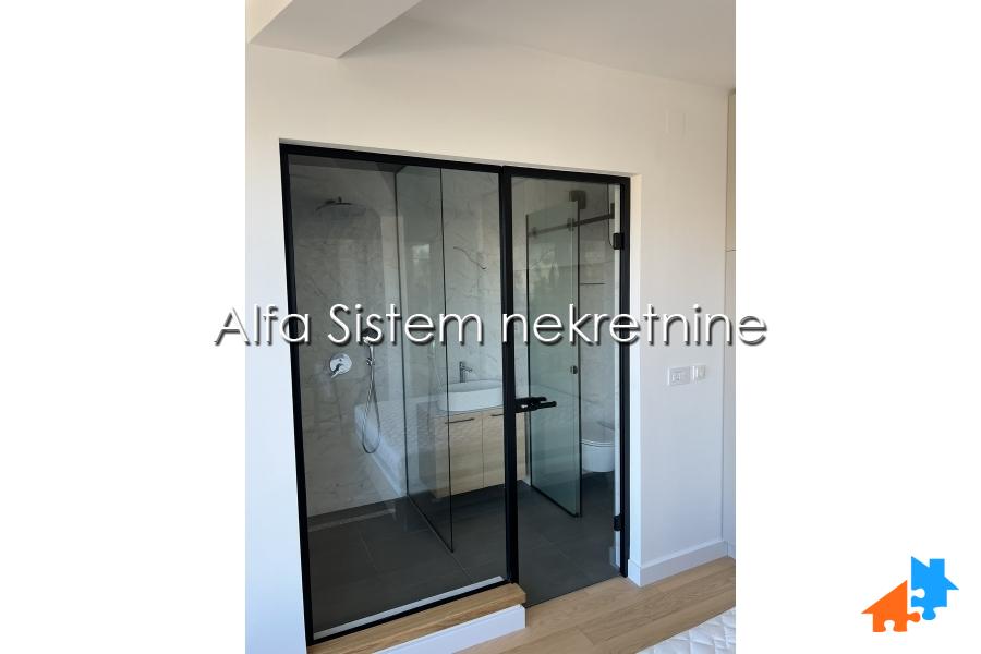 Izdavanje: Trosoban stan 140 m², Vračar – Beograd