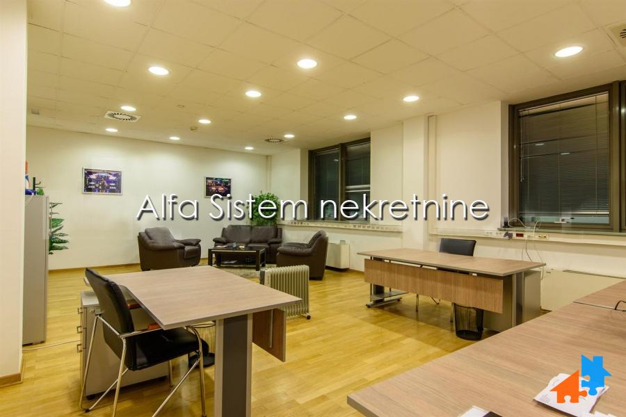 Izdavanje: Poslovni prostor 335 m², Bežanijska kosa – Beograd
