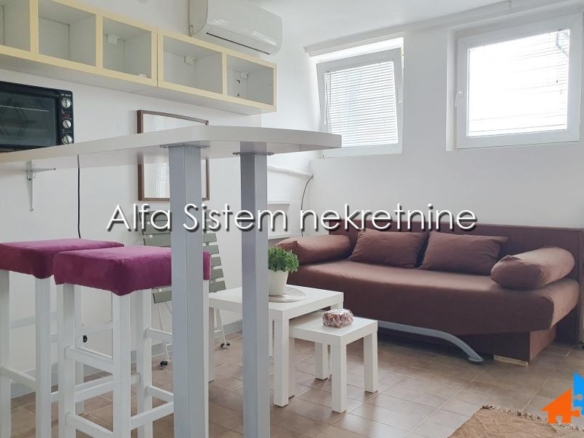 Izdavanje: Garsonjera 20 m², Zvezdara – Beograd