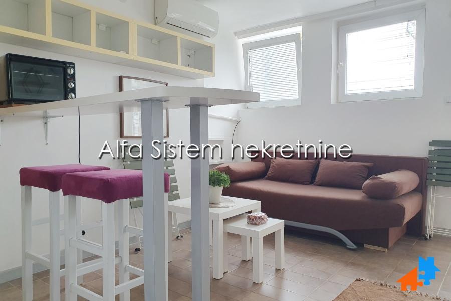 Izdavanje: Garsonjera 20 m², Zvezdara – Beograd