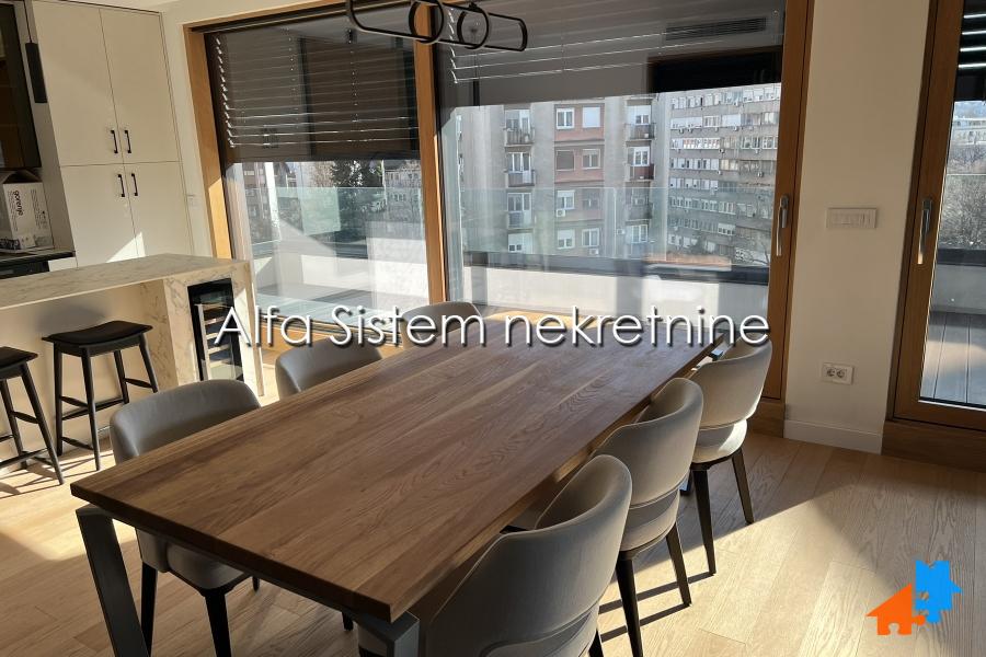 Izdavanje: Trosoban stan 140 m², Vračar – Beograd