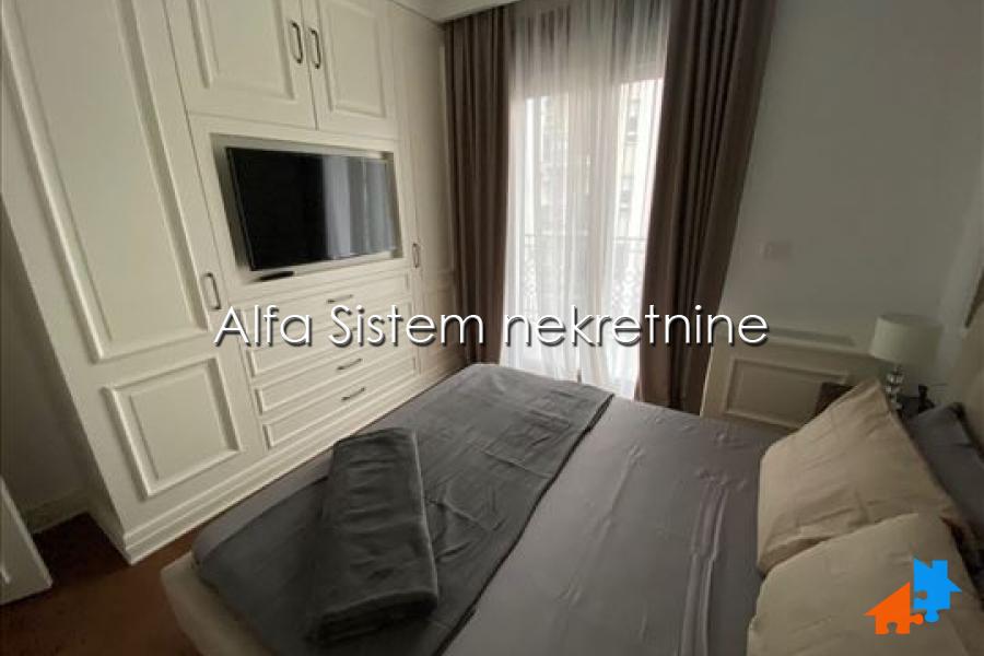 Izdavanje: Četvorosoban stan 140 m², Vračar – Beograd