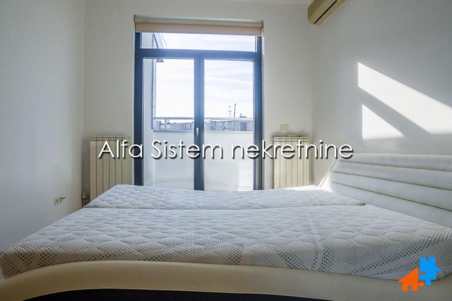 Izdavanje: Četvorosoban stan 222 m², Palilula – Beograd