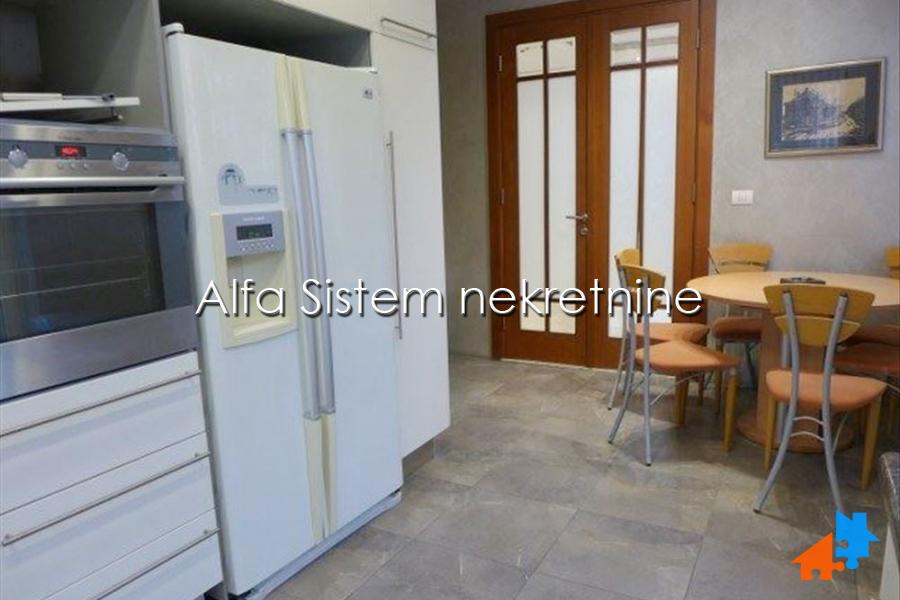 Izdavanje: Kuća 400 m², Banovo brdo – Beograd