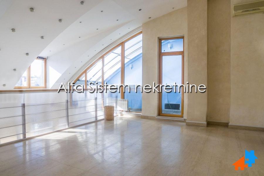 Izdavanje: Četvorosoban stan 222 m², Palilula – Beograd
