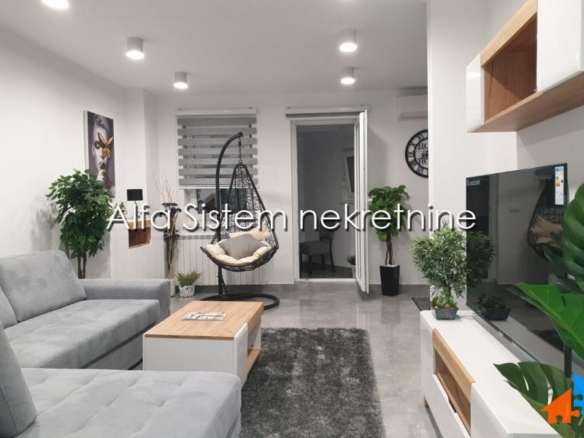Izdavanje: Trosoban stan 100 m², Novi Beograd – Beograd