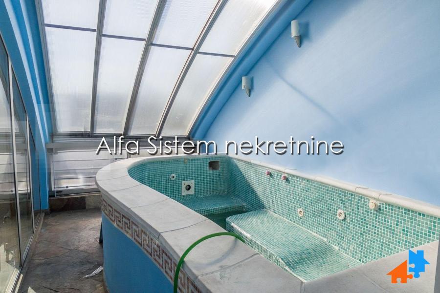 Izdavanje: Četvorosoban stan 222 m², Palilula – Beograd